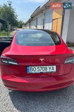 Седан Tesla Model 3 2022 в Скалате