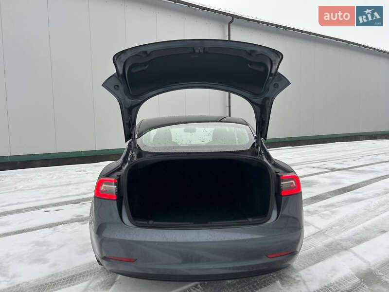 Седан Tesla Model 3 2020 в Виннице
