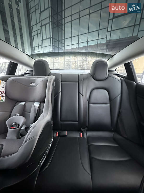 Седан Tesla Model 3 2022 в Днепре