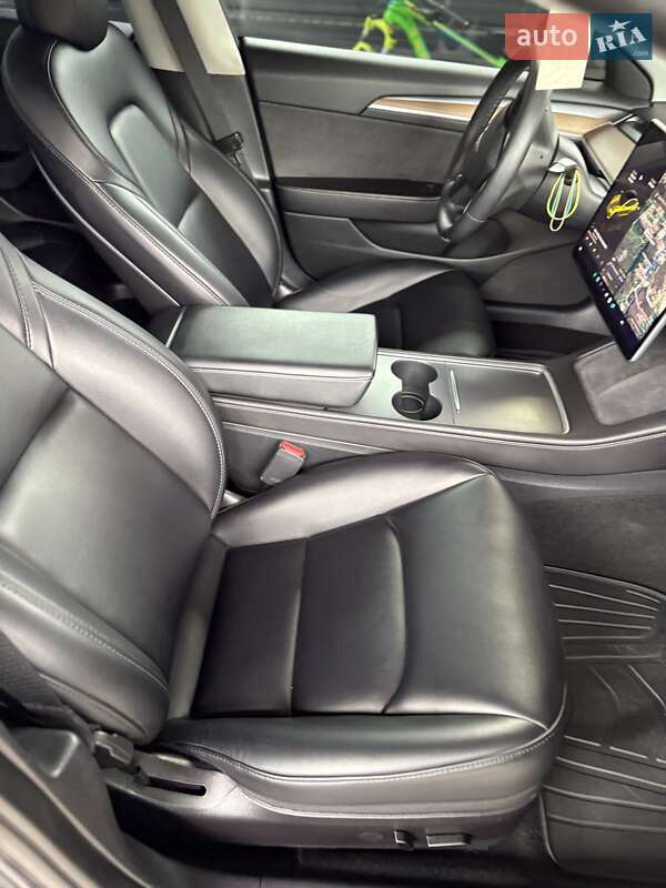 Седан Tesla Model 3 2022 в Киеве