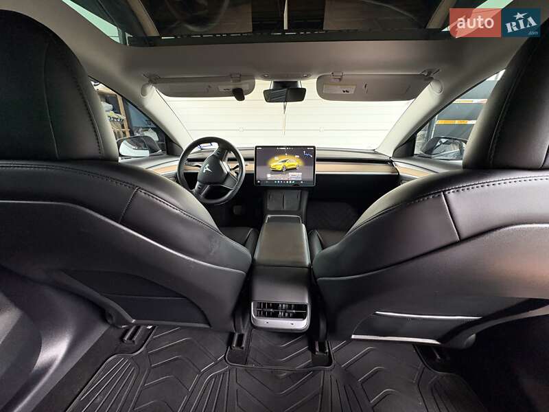 Седан Tesla Model 3 2022 в Киеве