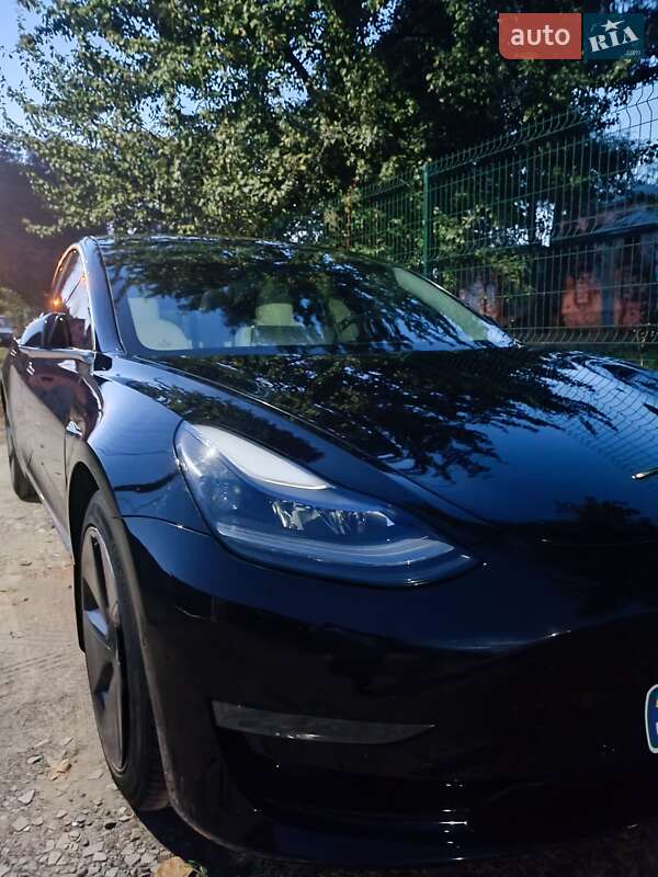 Седан Tesla Model 3 2019 в Сумах