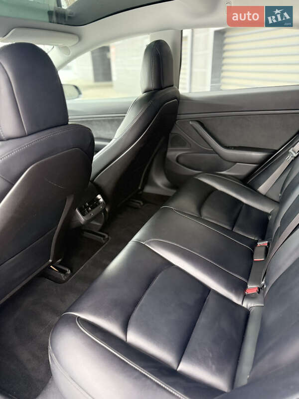 Седан Tesla Model 3 2018 в Киеве