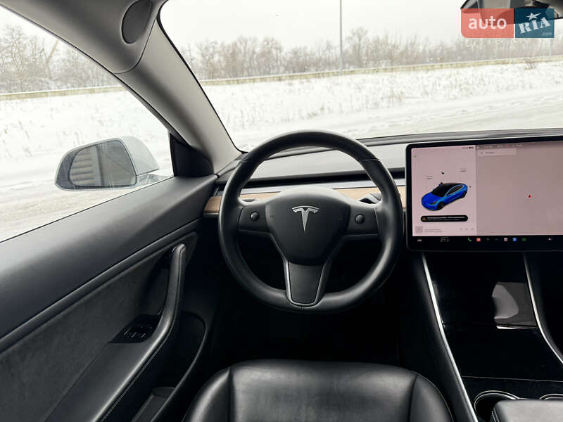 Седан Tesla Model 3 2018 в Киеве