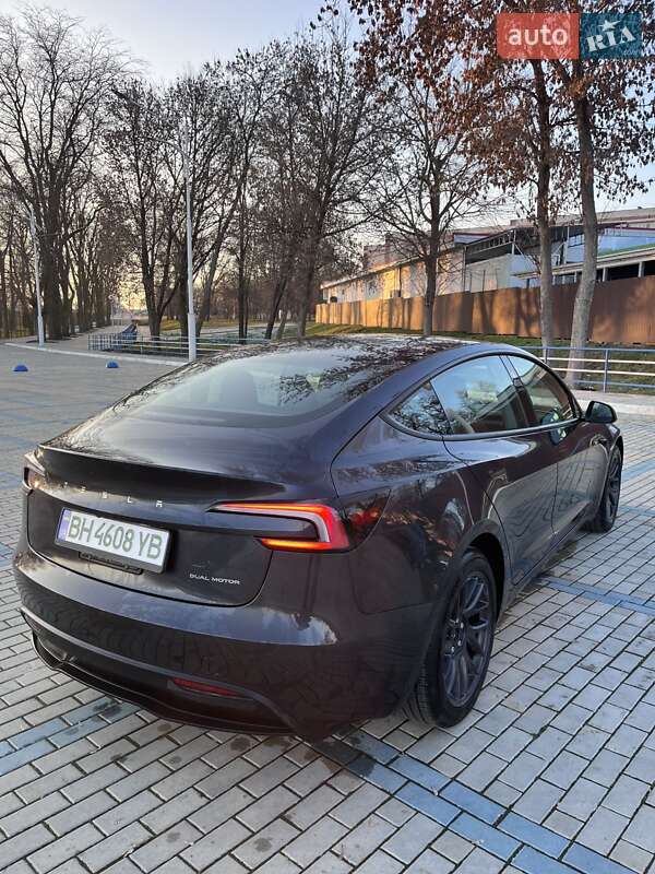 Седан Tesla Model 3 2024 в Ізмаїлі