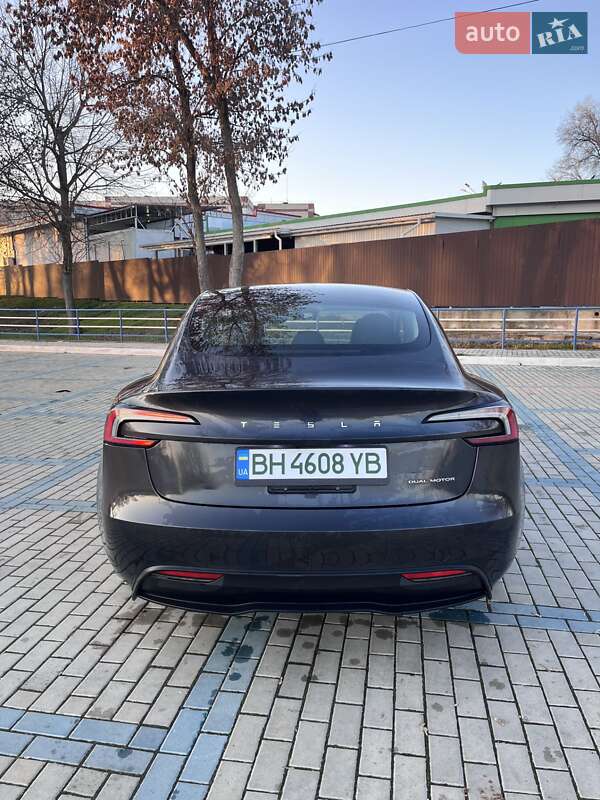 Седан Tesla Model 3 2024 в Ізмаїлі