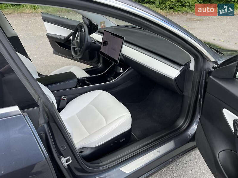 Седан Tesla Model 3 2020 в Шепетовке