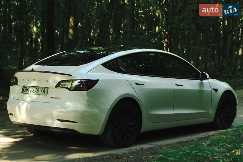 Седан Tesla Model 3 2022 в Рівному