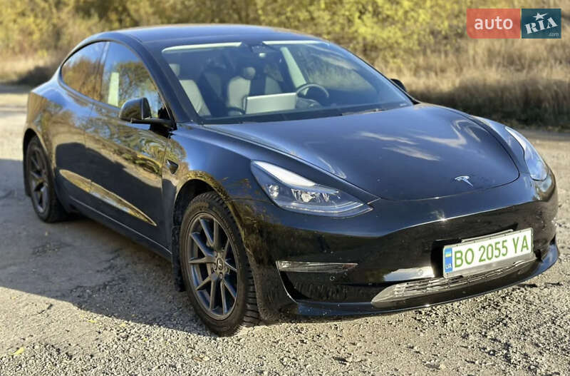 Седан Tesla Model 3 2022 в Тернополе