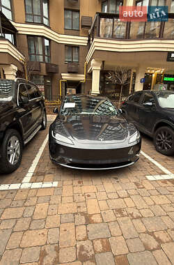 Седан Tesla Model 3 2025 в Києві