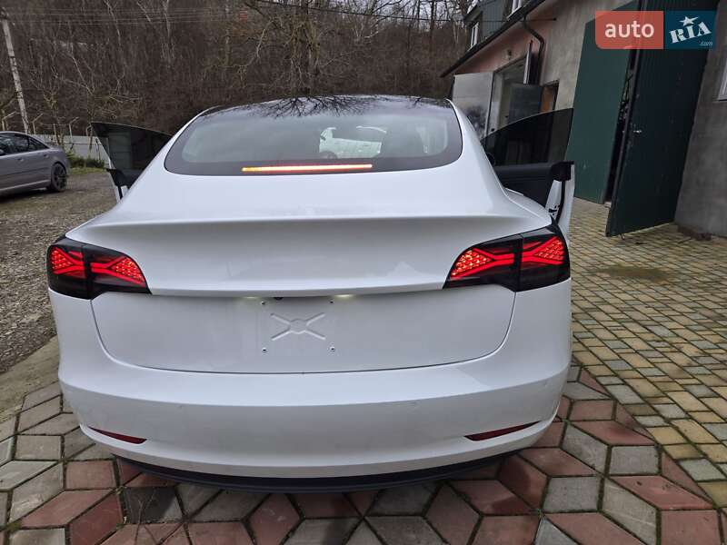 Седан Tesla Model 3 2019 в Снятине
