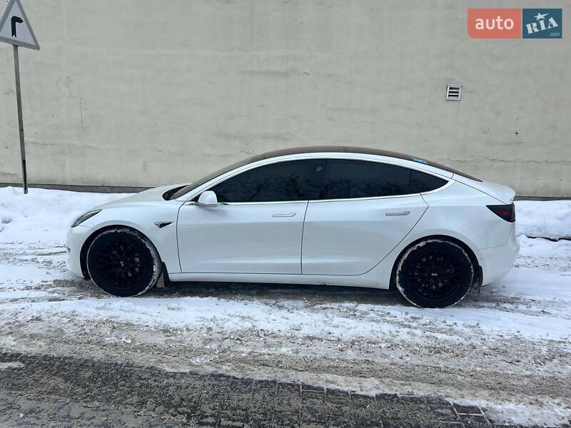 Седан Tesla Model 3 2017 в Львові