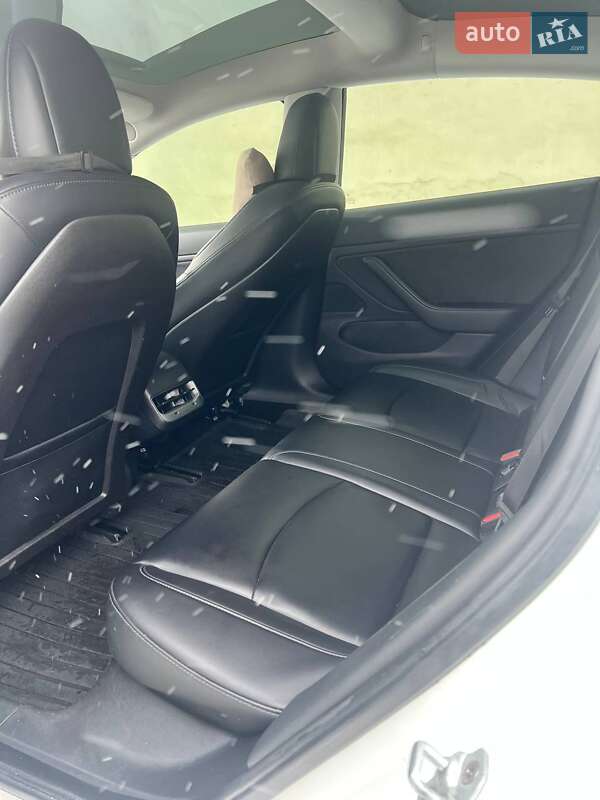 Седан Tesla Model 3 2017 в Львові
