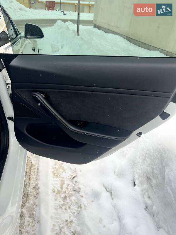 Седан Tesla Model 3 2017 в Львові