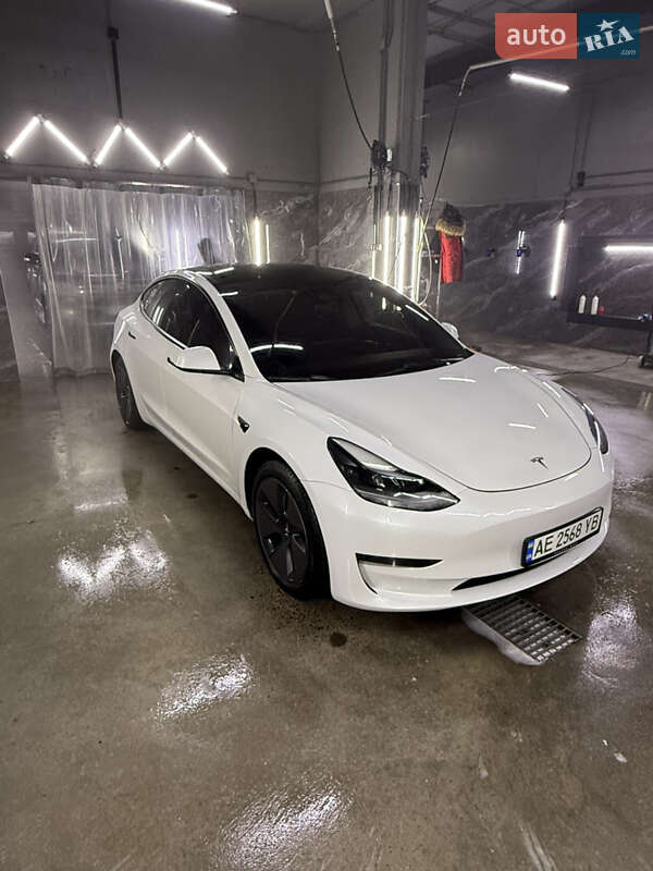 Седан Tesla Model 3 2023 в Києві