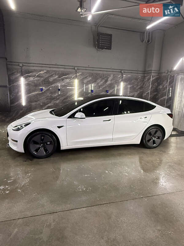 Седан Tesla Model 3 2023 в Києві
