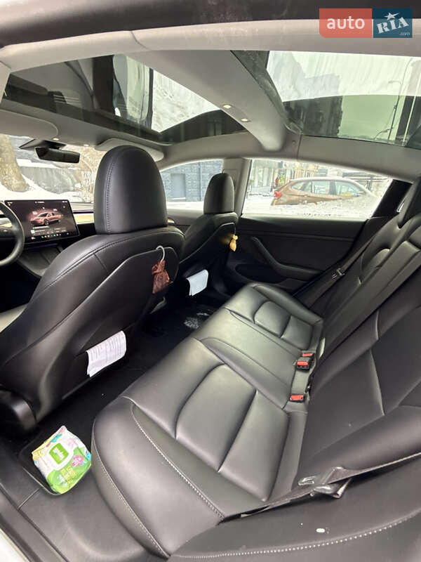 Седан Tesla Model 3 2023 в Києві