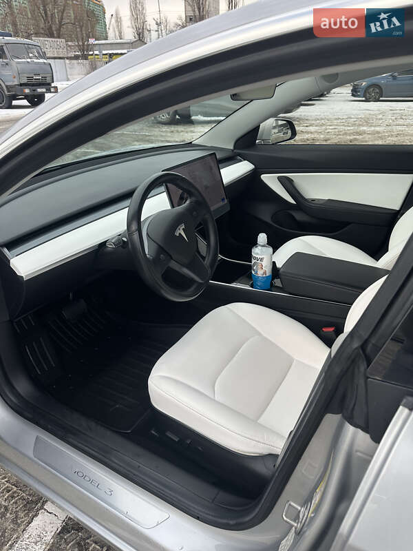 Седан Tesla Model 3 2018 в Киеве