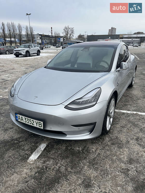 Седан Tesla Model 3 2018 в Киеве