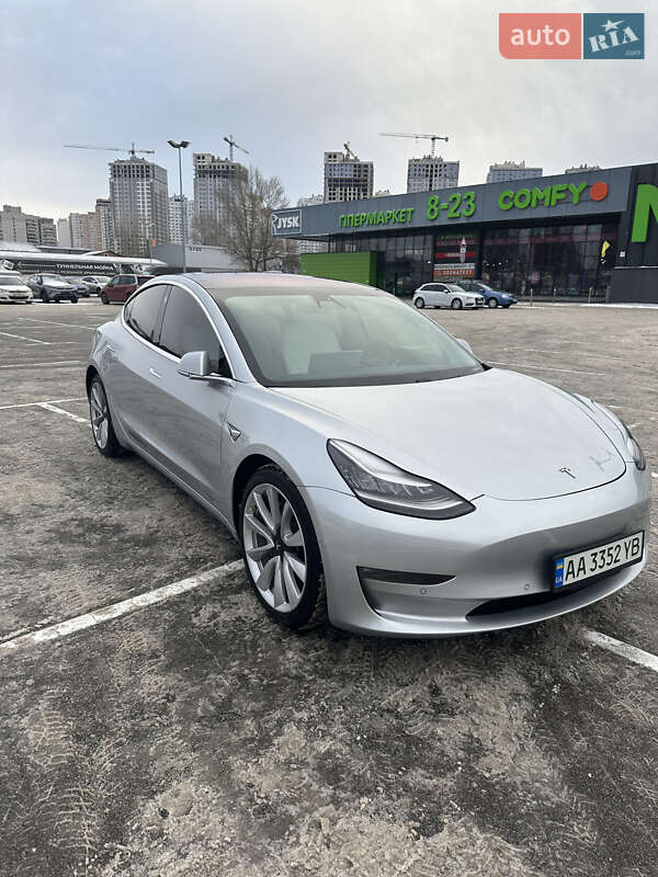 Седан Tesla Model 3 2018 в Киеве