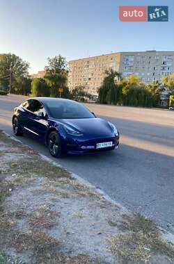 Седан Tesla Model 3 2022 в Кременчуці