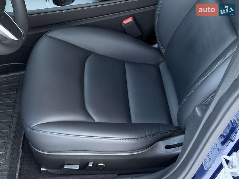 Седан Tesla Model 3 2023 в Днепре