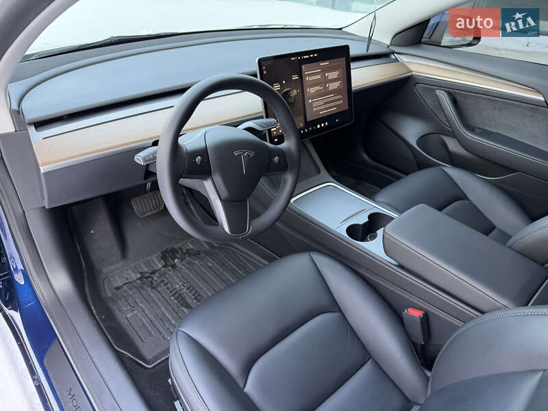 Седан Tesla Model 3 2023 в Днепре