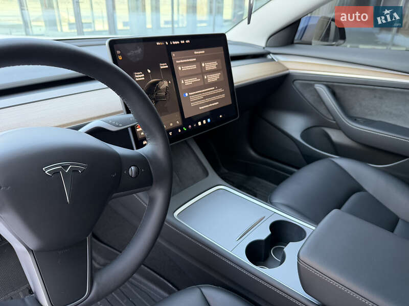 Седан Tesla Model 3 2023 в Днепре