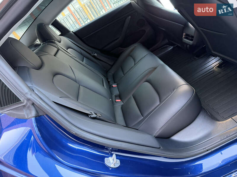 Седан Tesla Model 3 2023 в Днепре
