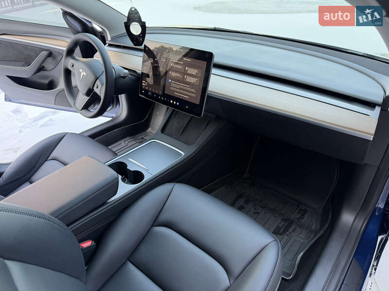 Седан Tesla Model 3 2023 в Днепре