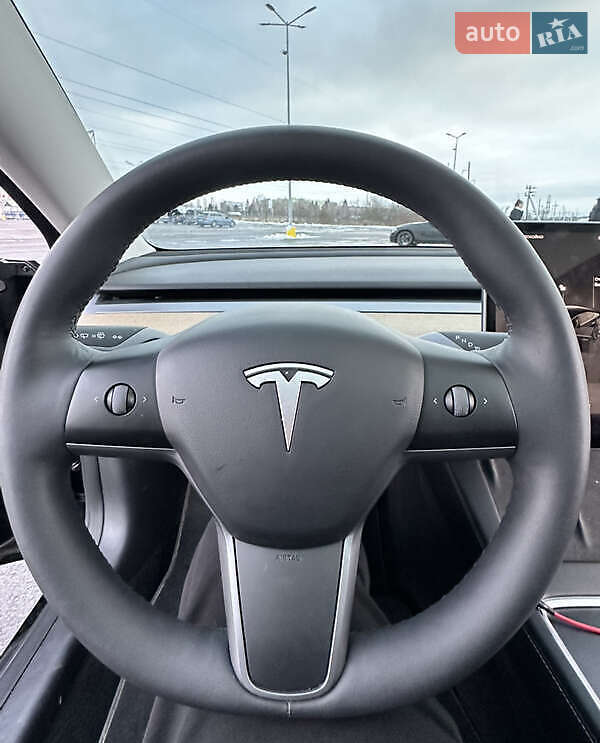 Седан Tesla Model 3 2021 в Киеве