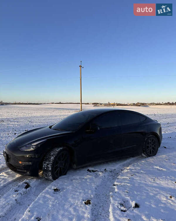 Седан Tesla Model 3 2021 в Киеве