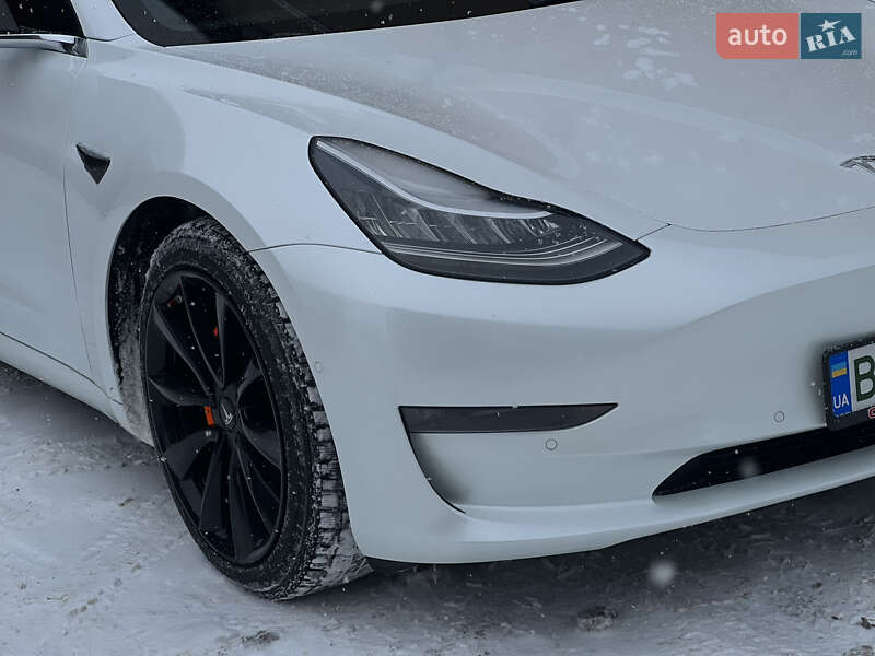 Седан Tesla Model 3 2019 в Ровно