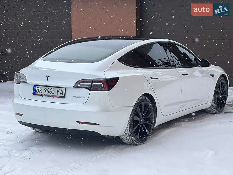 Седан Tesla Model 3 2019 в Ровно