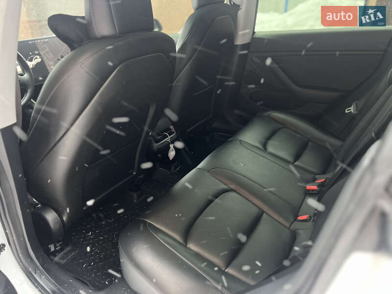 Седан Tesla Model 3 2019 в Ровно