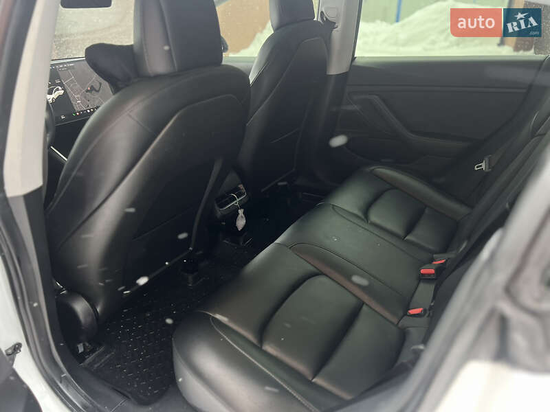 Седан Tesla Model 3 2019 в Ровно
