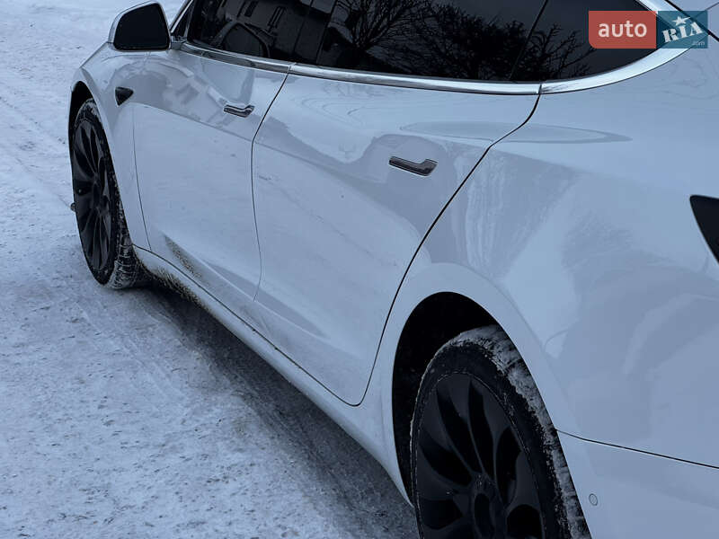 Седан Tesla Model 3 2019 в Киеве