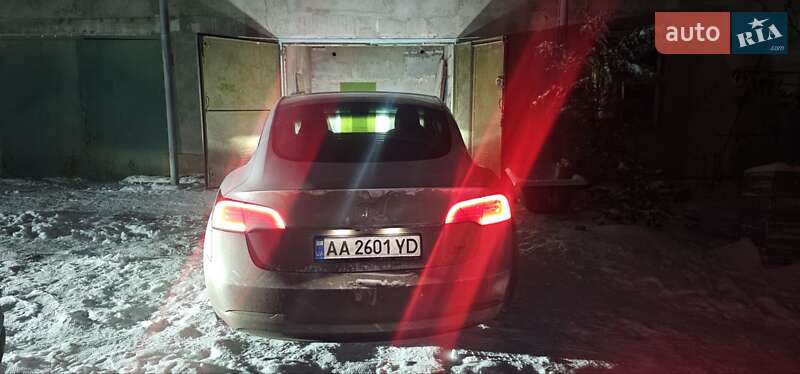 Седан Tesla Model 3 2019 в Киеве