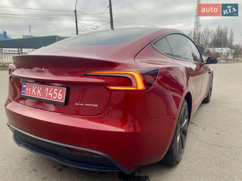 Седан Tesla Model 3 2024 в Чернигове