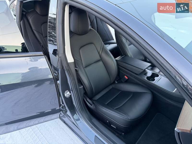 Седан Tesla Model 3 2022 в Киеве