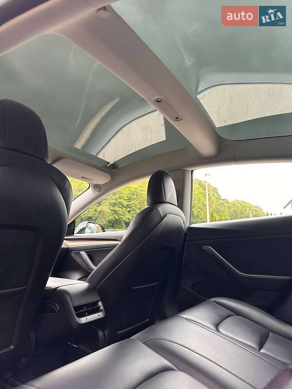 Седан Tesla Model 3 2021 в Львове
