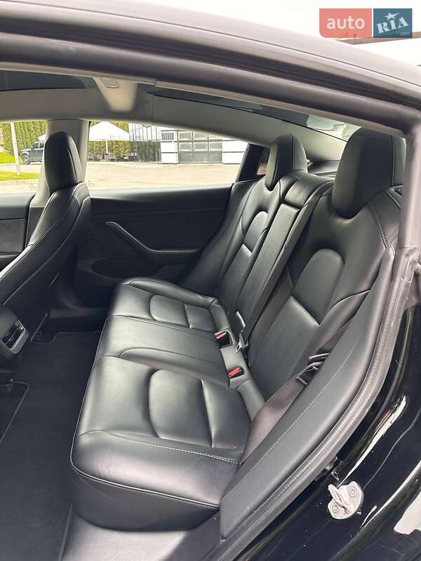 Седан Tesla Model 3 2021 в Львове