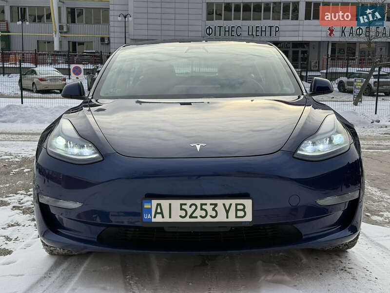 Седан Tesla Model 3 2021 в Киеве