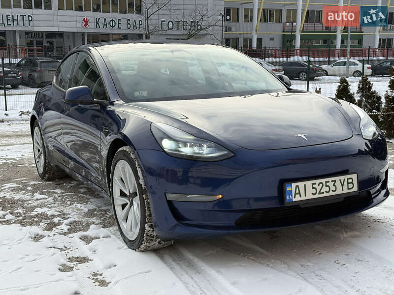Седан Tesla Model 3 2021 в Киеве