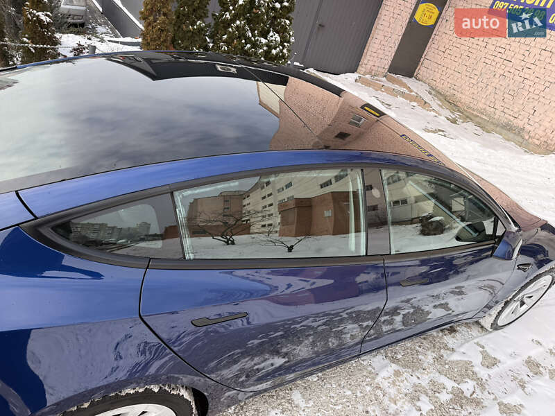 Седан Tesla Model 3 2021 в Киеве
