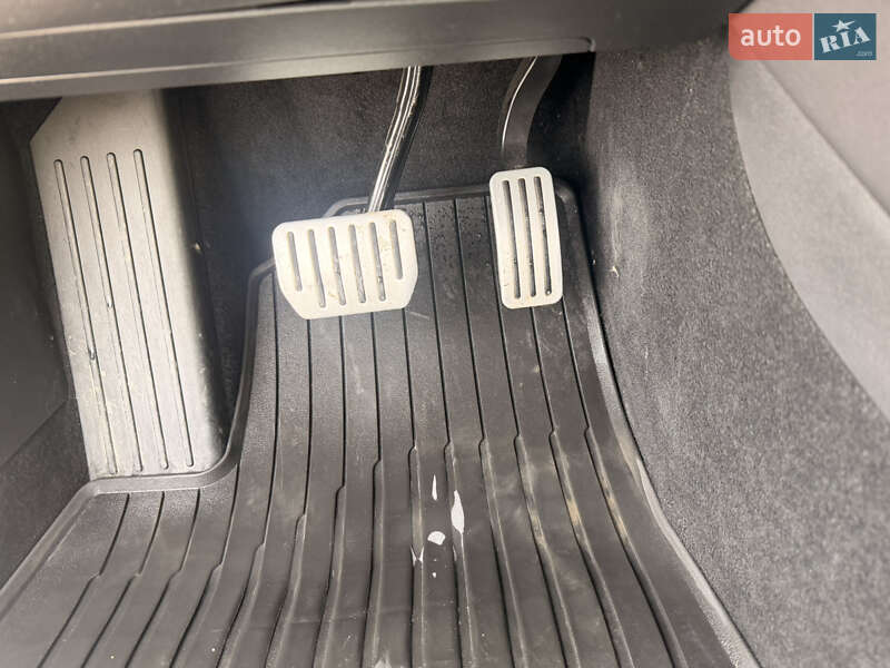 Седан Tesla Model 3 2019 в Тернополе