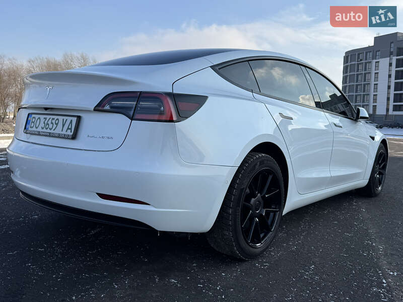Седан Tesla Model 3 2022 в Черкассах
