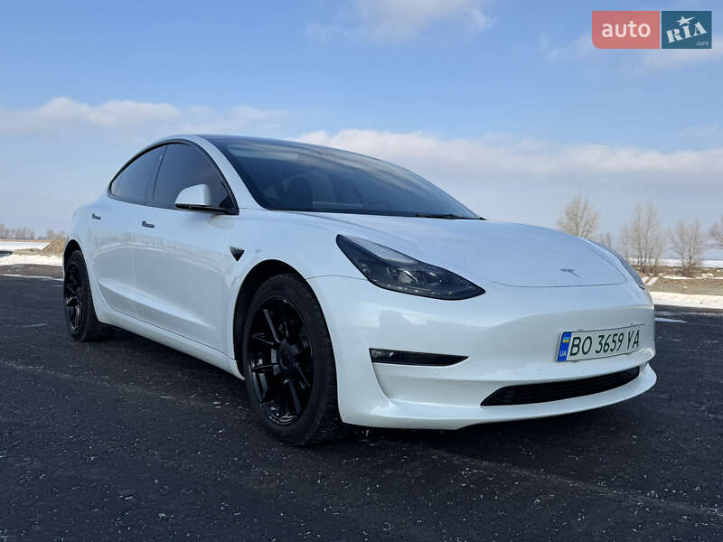 Седан Tesla Model 3 2022 в Черкассах