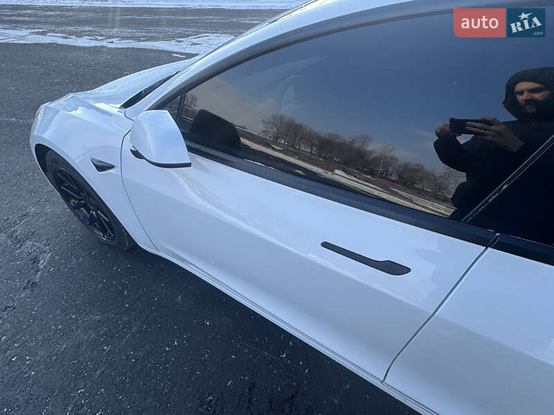 Седан Tesla Model 3 2022 в Черкассах