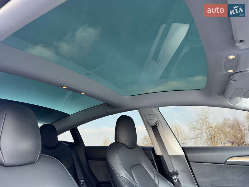Седан Tesla Model 3 2022 в Черкассах